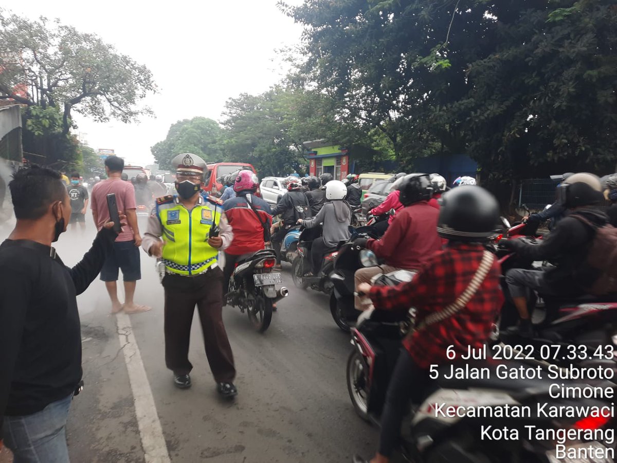 Heboh Vidio Viral Yang Beredar di Medsos, Gas CO² Diduga Bocor Asap  Mengepul di Jalan Raya Cimone Tangerang - HorizontalNews